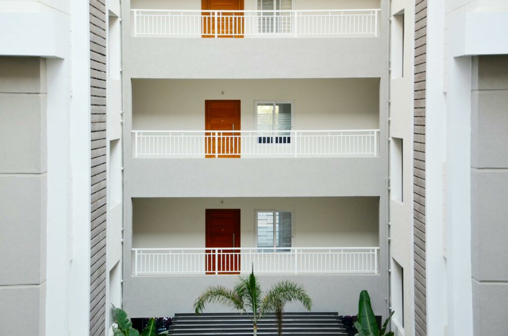 Colocation vs Coliving Lyon : Guide Comparatif 2026
